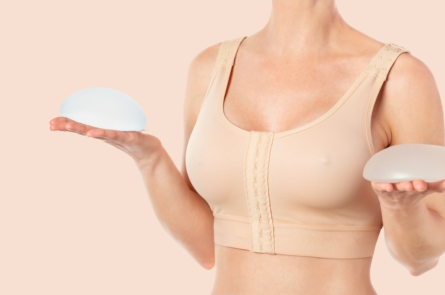 Αυξητική στήθους ή ανόρθωση στήθους — τι να επιλέξετε;